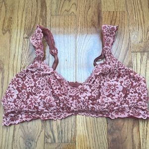 Aerie lace bralette size XL lightly worn and in good condition.
